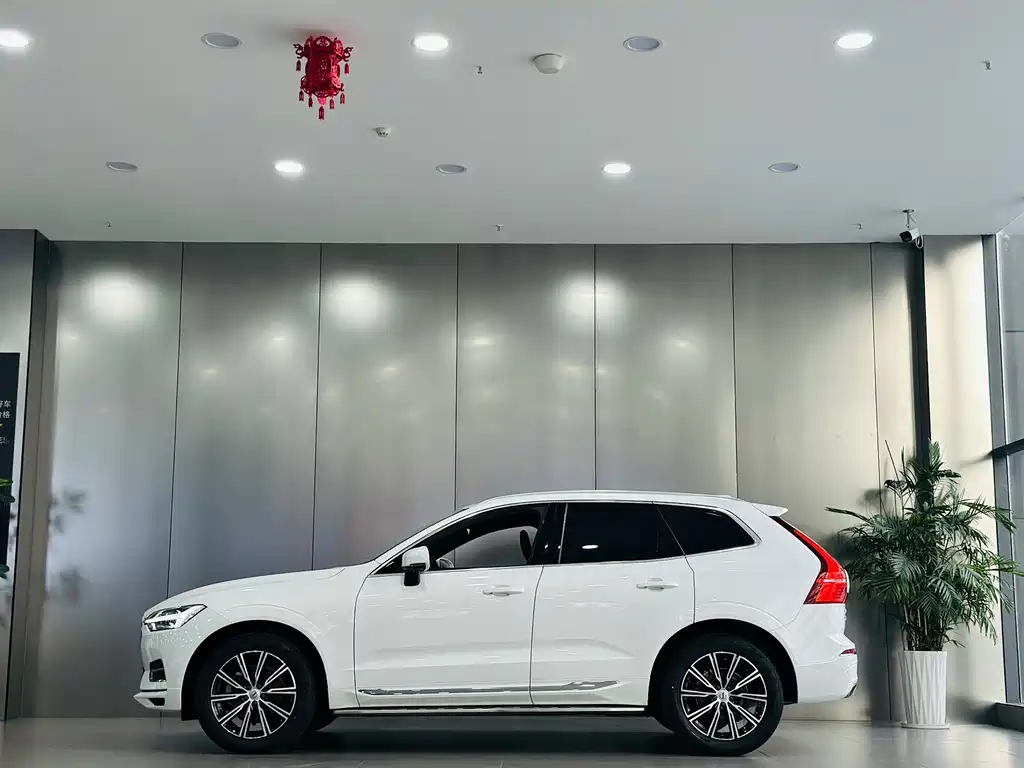 Volvo XC60 2020 — фото 3