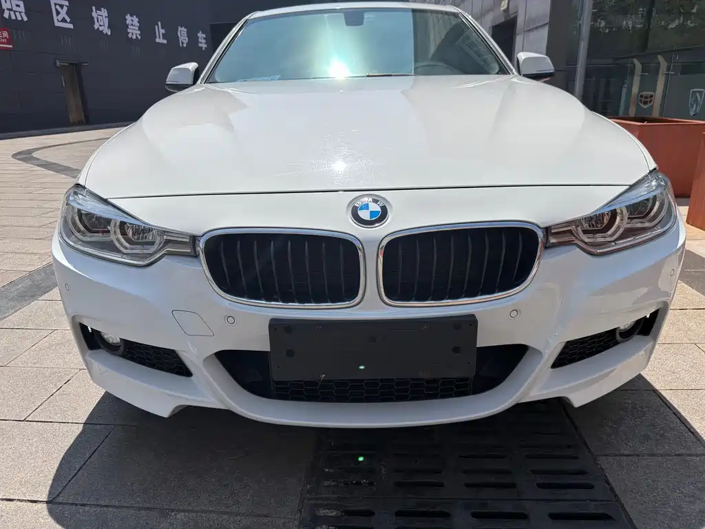 BMW 3 Series 2018 — фото 11