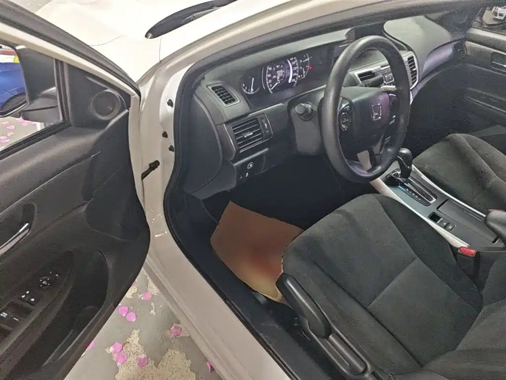 Honda Accord 2015 — фото 16