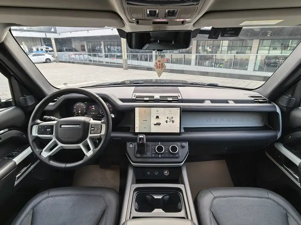 Land Rover Defender 2022 — фото 15