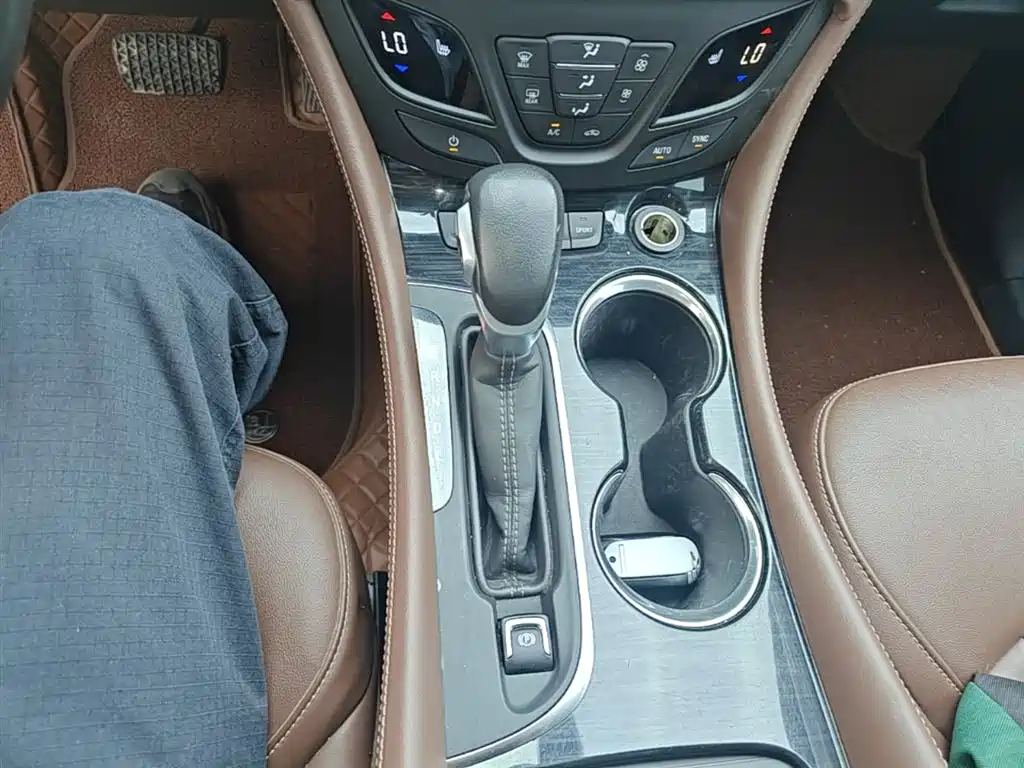Buick Envision Plus 2020 — фото 14