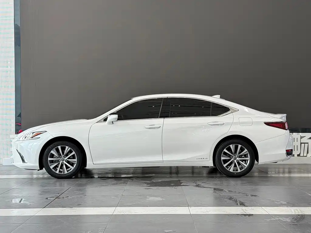 Lexus ES 2019 — фото 4