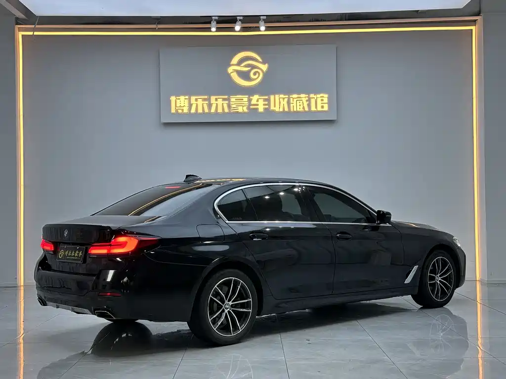 BMW 5 Series 2022 — фото 14