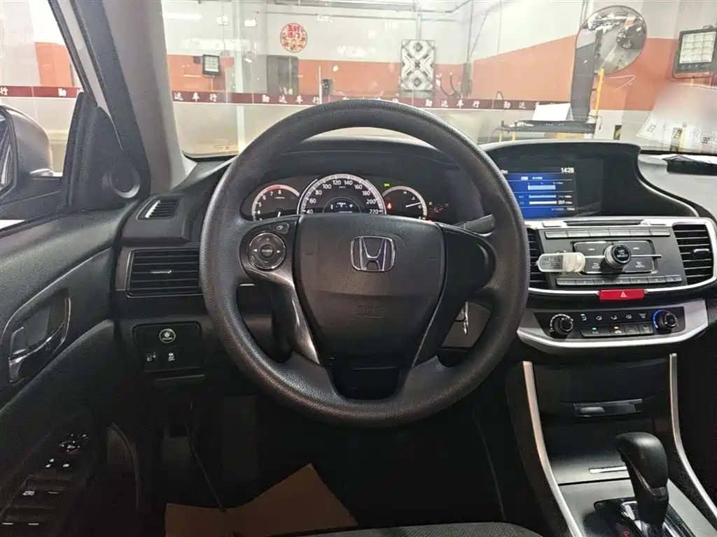 Honda Accord 2015 — фото 11