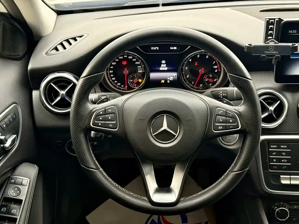 Mercedes-Benz GLA 2018 — фото 10