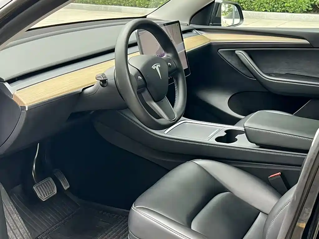 Tesla Model Y 2023 — фото 10
