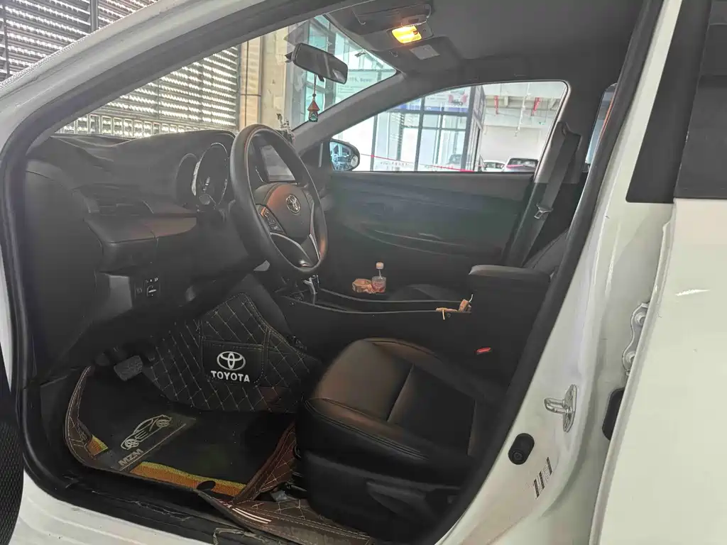 Toyota Yaris L 2022