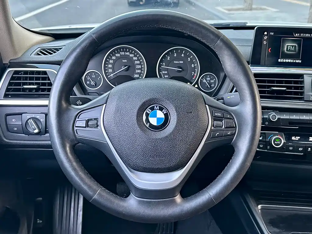 BMW 3 Series 2019 — фото 7