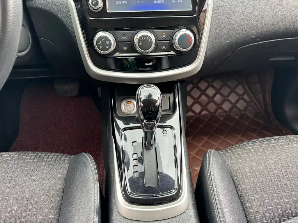 Nissan Tiida 2018 — фото 9
