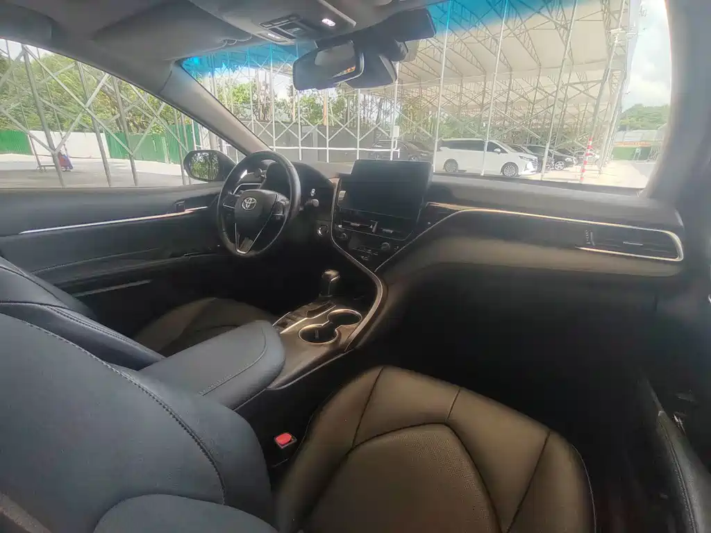 Toyota Camry 2021 — фото 11