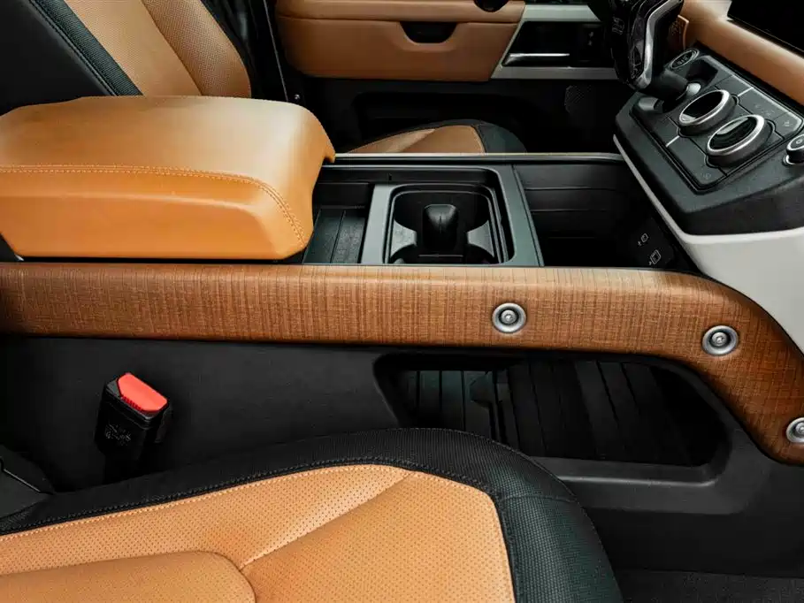 Land Rover Defender 2022 — фото 16