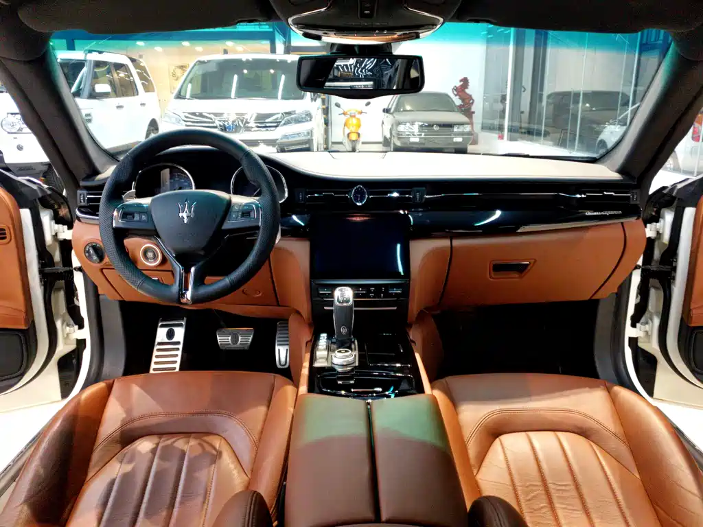 Maserati Quattroporte 2015 — фото 11