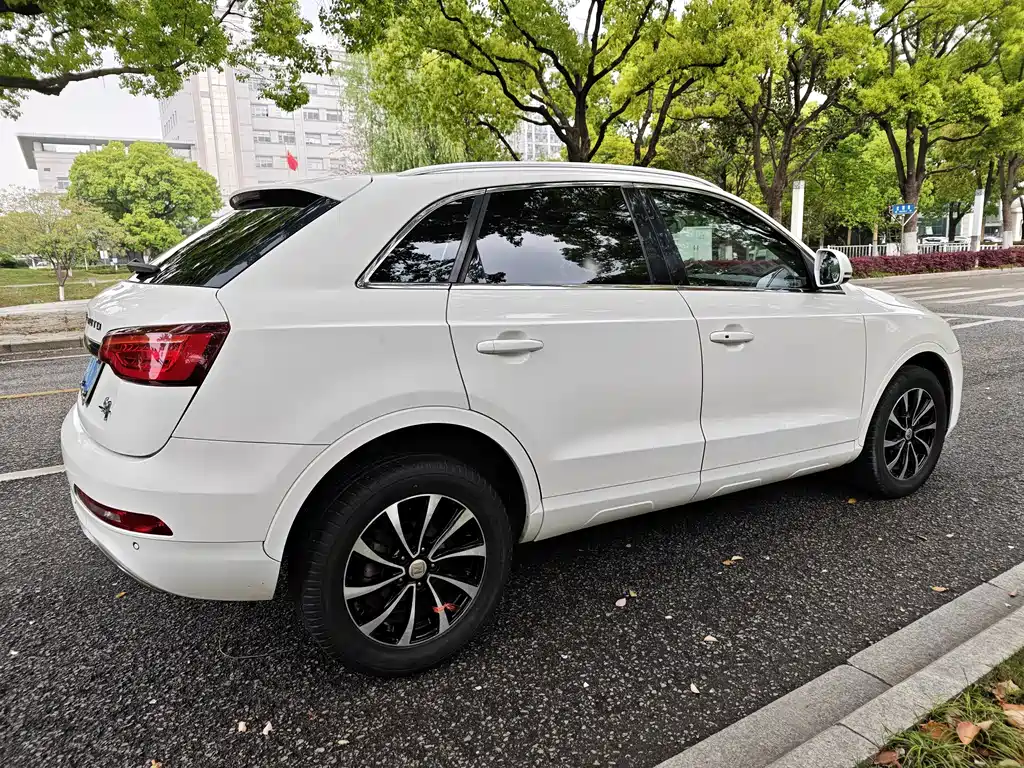 Zotye SR7 2016 — фото 5