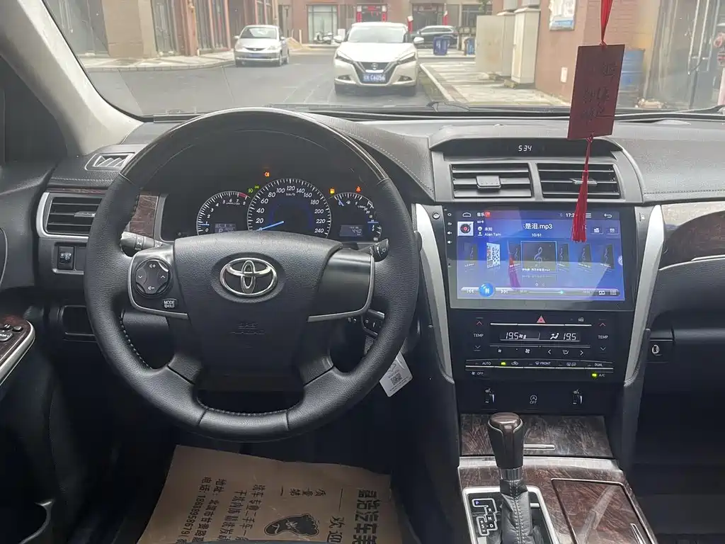 Toyota Camry 2017 — фото 11
