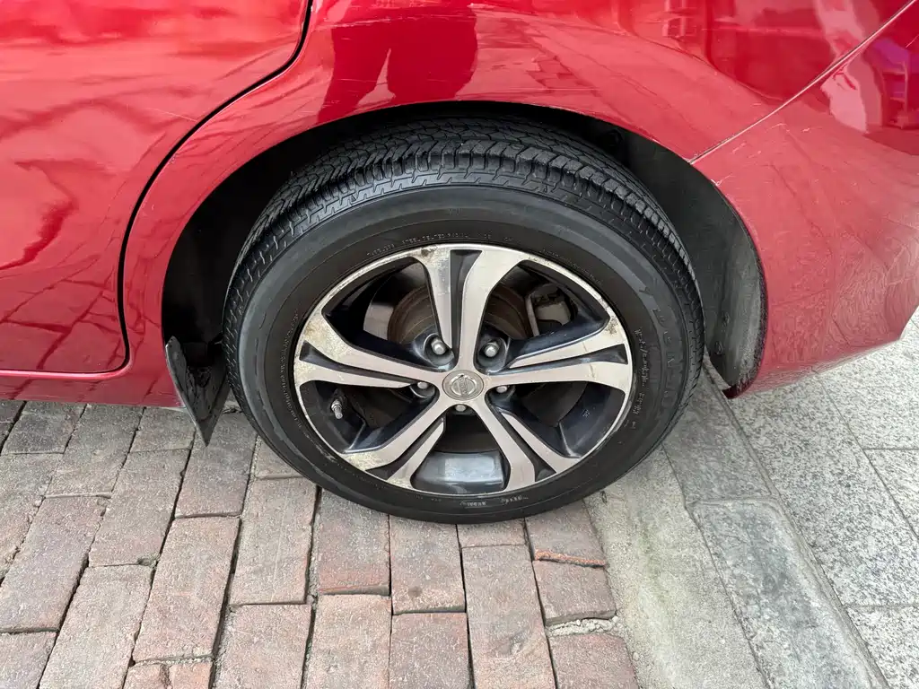 Nissan Tiida 2018 — фото 15