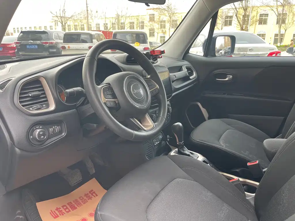 Jeep Renegade 2018 — фото 13