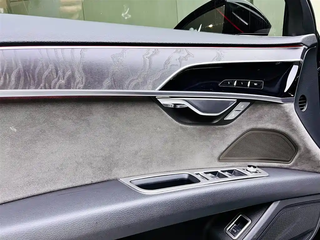 Audi A8 2020 — фото 11