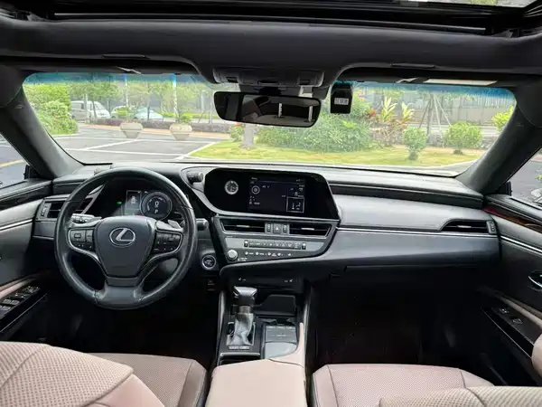Lexus ES 2022
