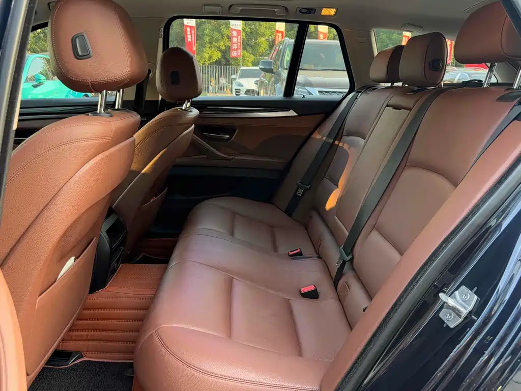BMW 5 Series 2015 — фото 13