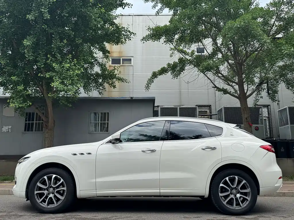 Maserati Levante 2017 — фото 8