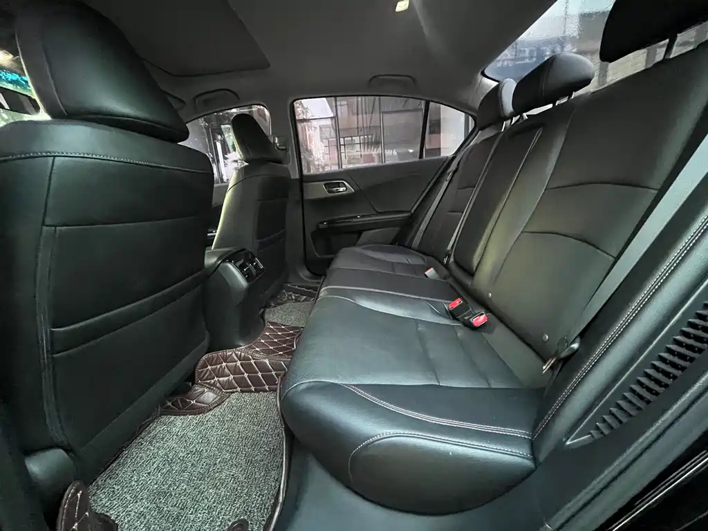 Honda Accord 2017 — фото 11
