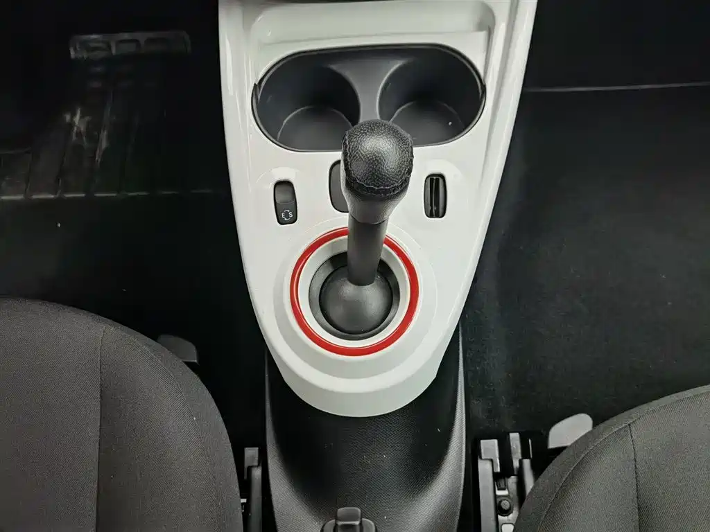 smart Fortwo 2017 — фото 13