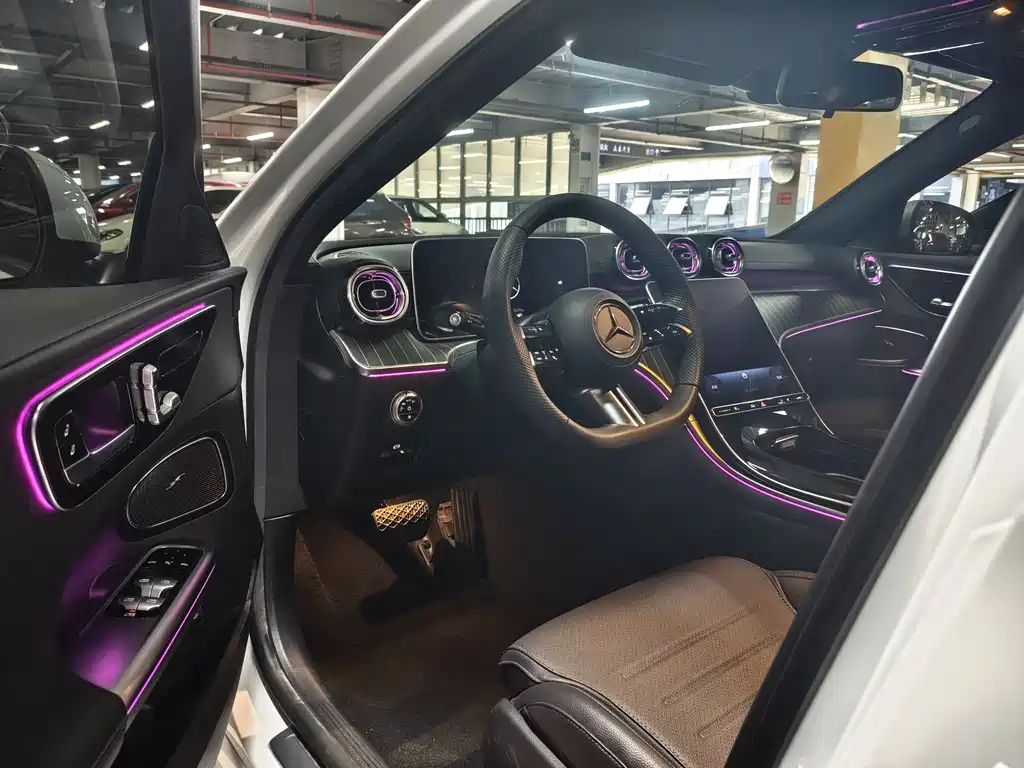 Mercedes-Benz C-Class 2023 — фото 6