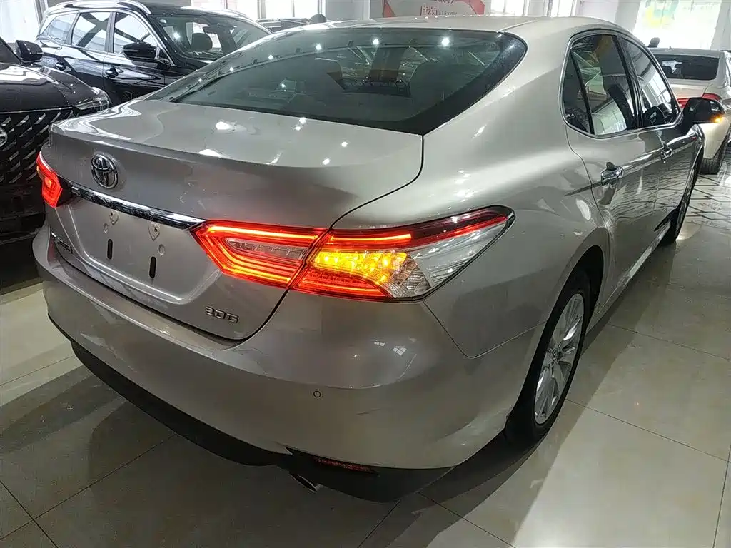 Toyota Camry 2019 — фото 23