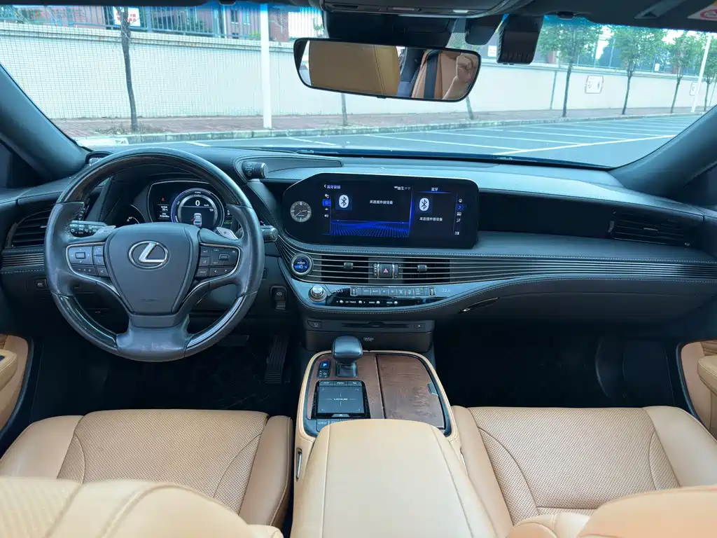 Lexus LS 2021 — фото 10
