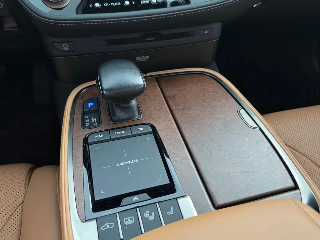 Lexus LS 2021 — фото 13