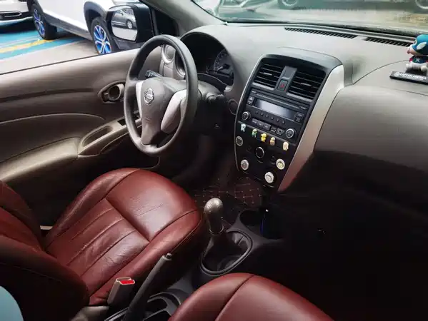 Nissan Sunny 2015