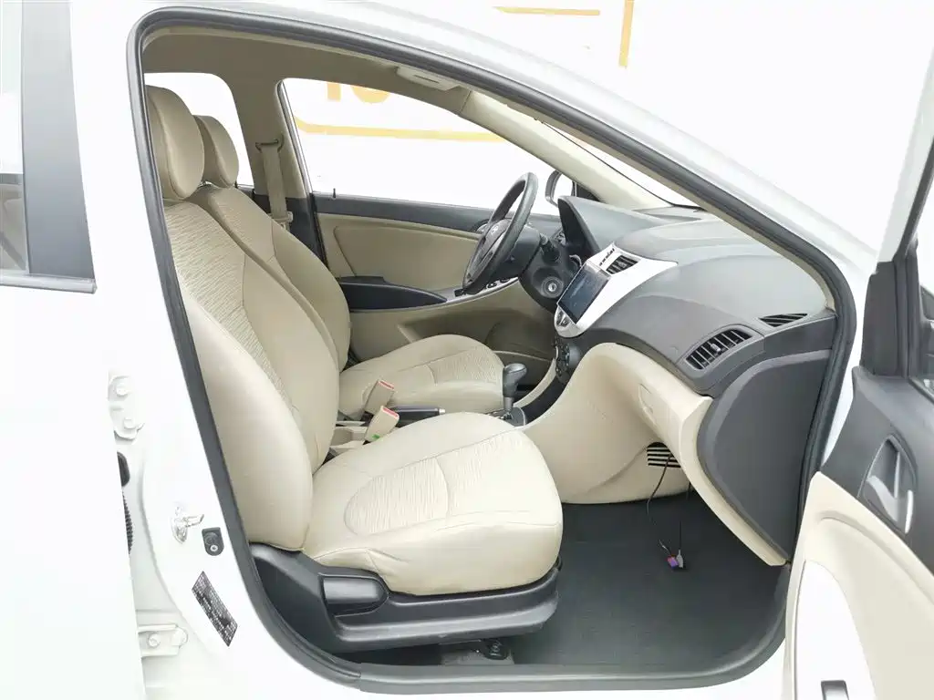 Hyundai Verna 2016 — фото 23