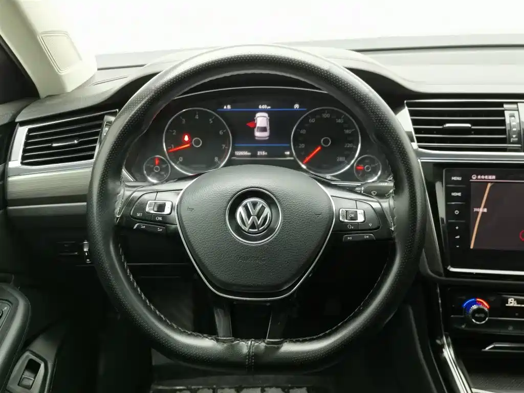 Volkswagen Phideon 2018 — фото 11