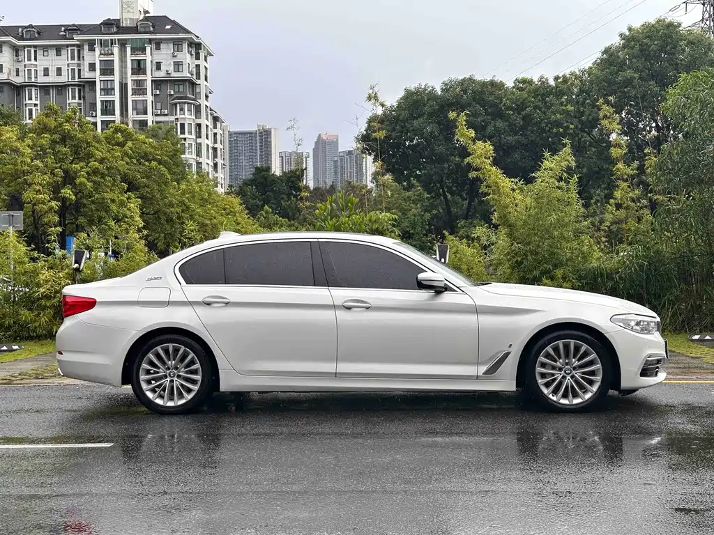 BMW 5 Series New Energy 2020 — фото 17