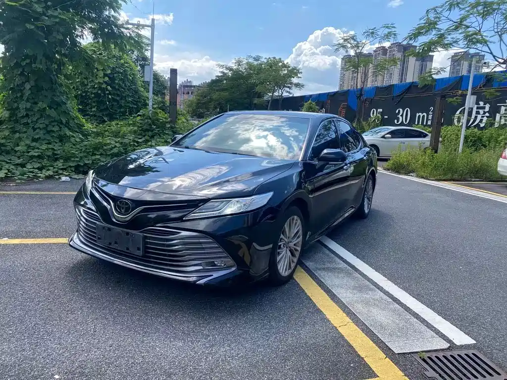 Toyota Camry 2018 — фото 1