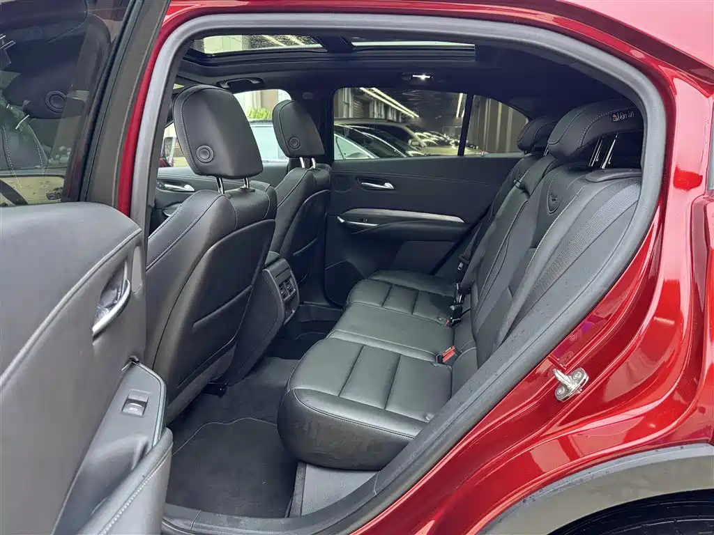 Cadillac XT4 2025 — фото 11