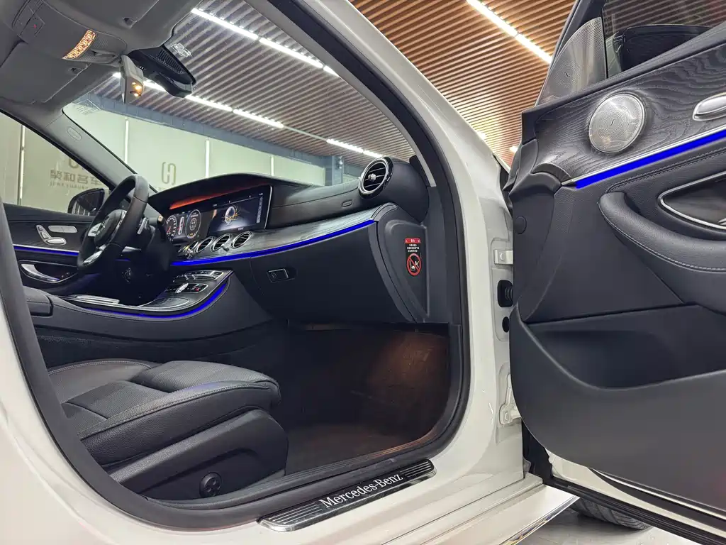 Mercedes-Benz E-Class 2019 — фото 13