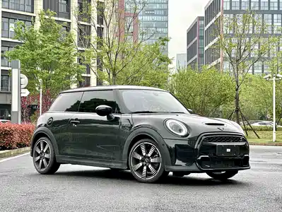 MINI MINI 2023