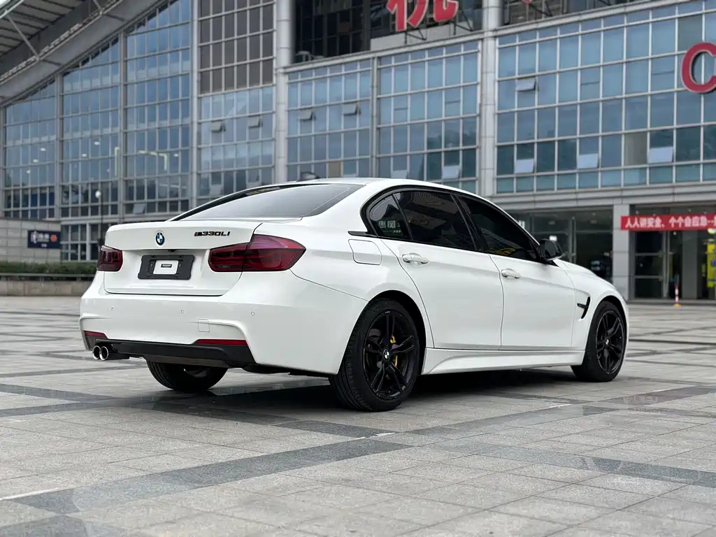 BMW 3 Series 2019 — фото 13