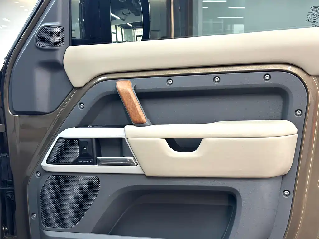 Land Rover Defender 2020 — фото 7