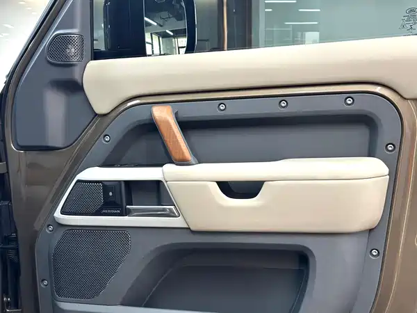 Land Rover Defender 2020