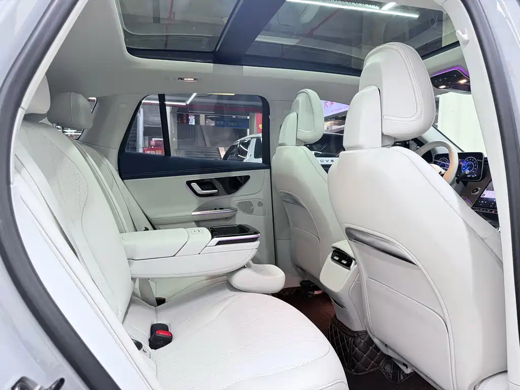 Mercedes-Benz EQE SUV 2023 — фото 17