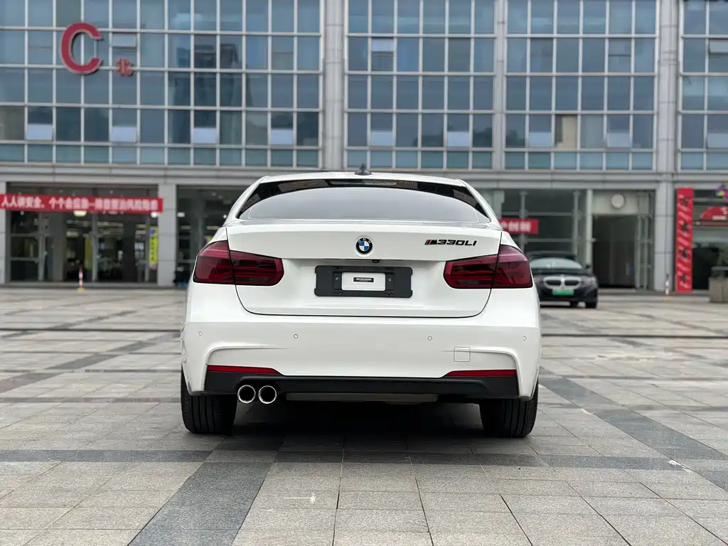 BMW 3 Series 2019 — фото 11