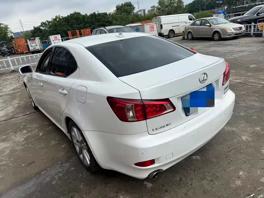 Lexus IS 2012