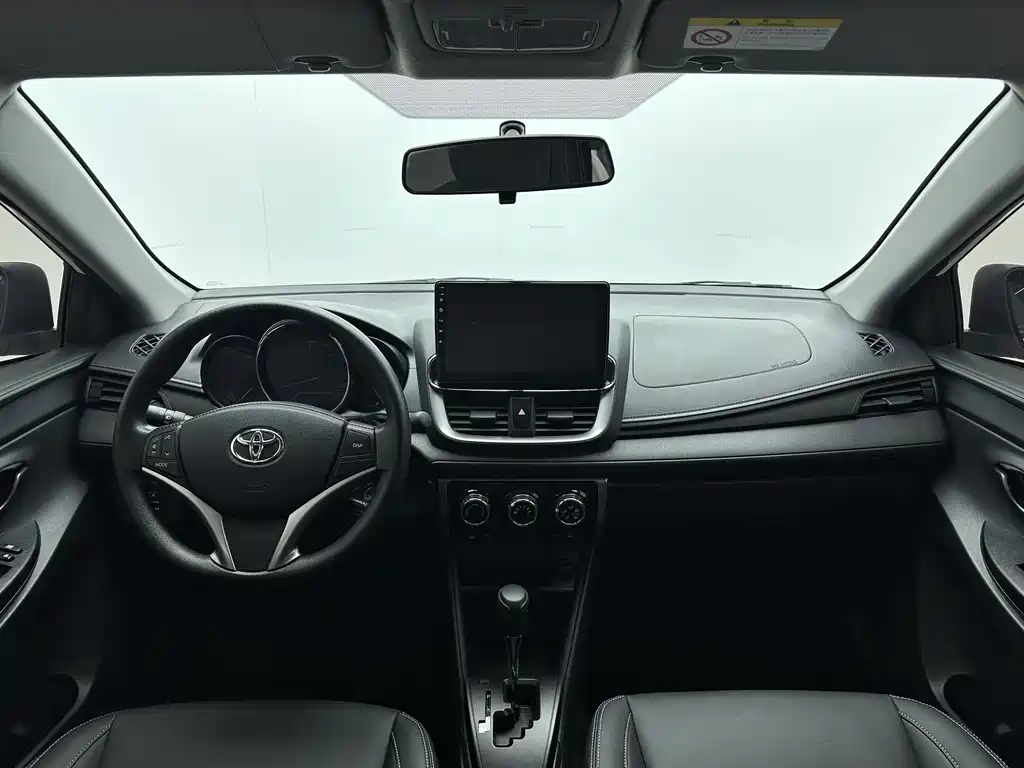 Toyota Yaris L 2022 — фото 7