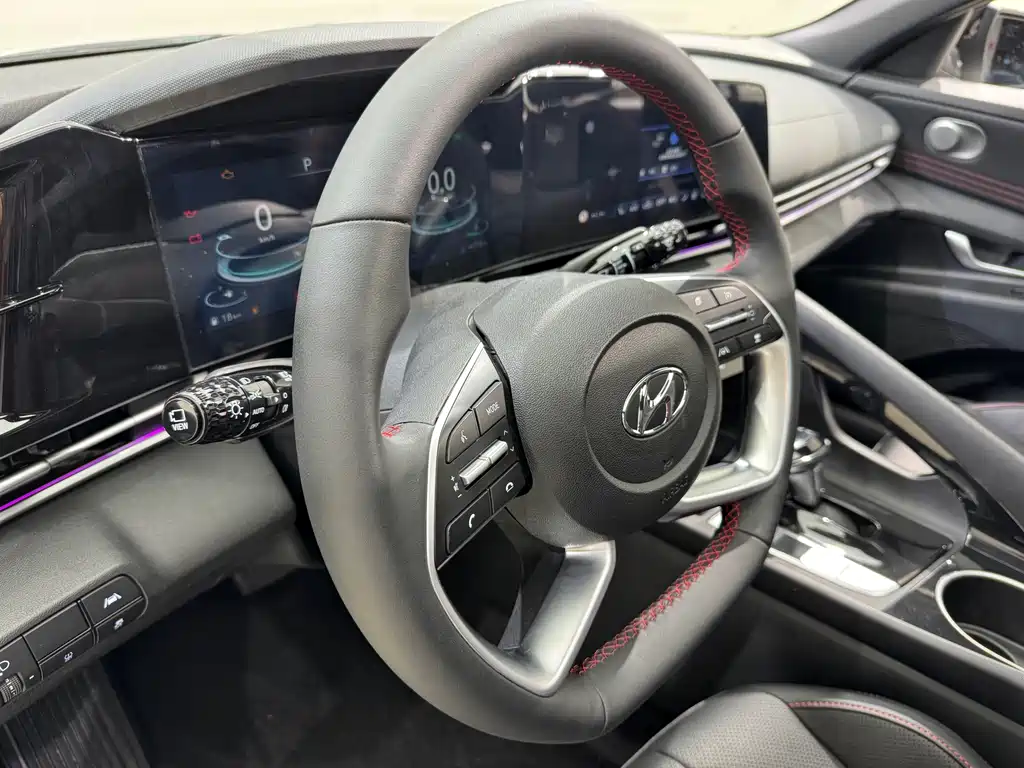 Hyundai Elantra 2022 — фото 20