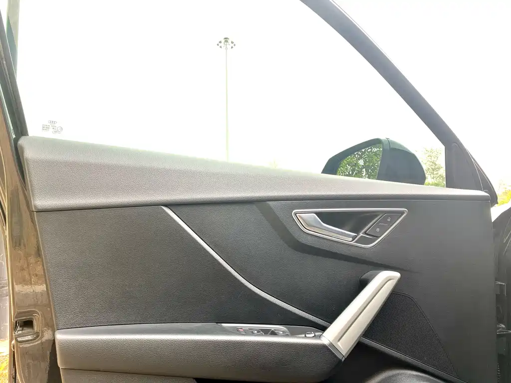 Audi Q2L 2021 — фото 8