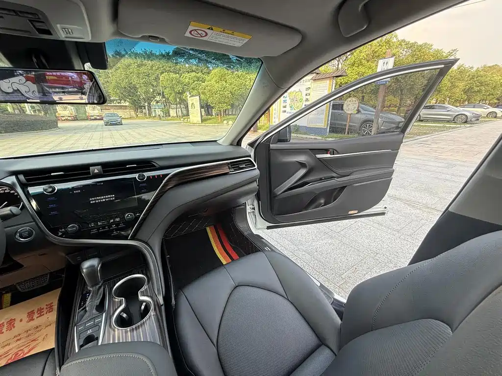 Toyota Camry 2020 — фото 11