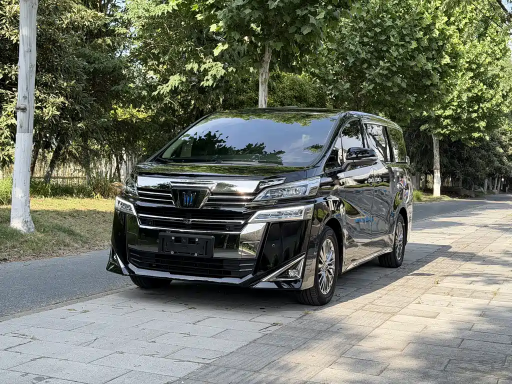 Toyota Vellfire 2023 — фото 1