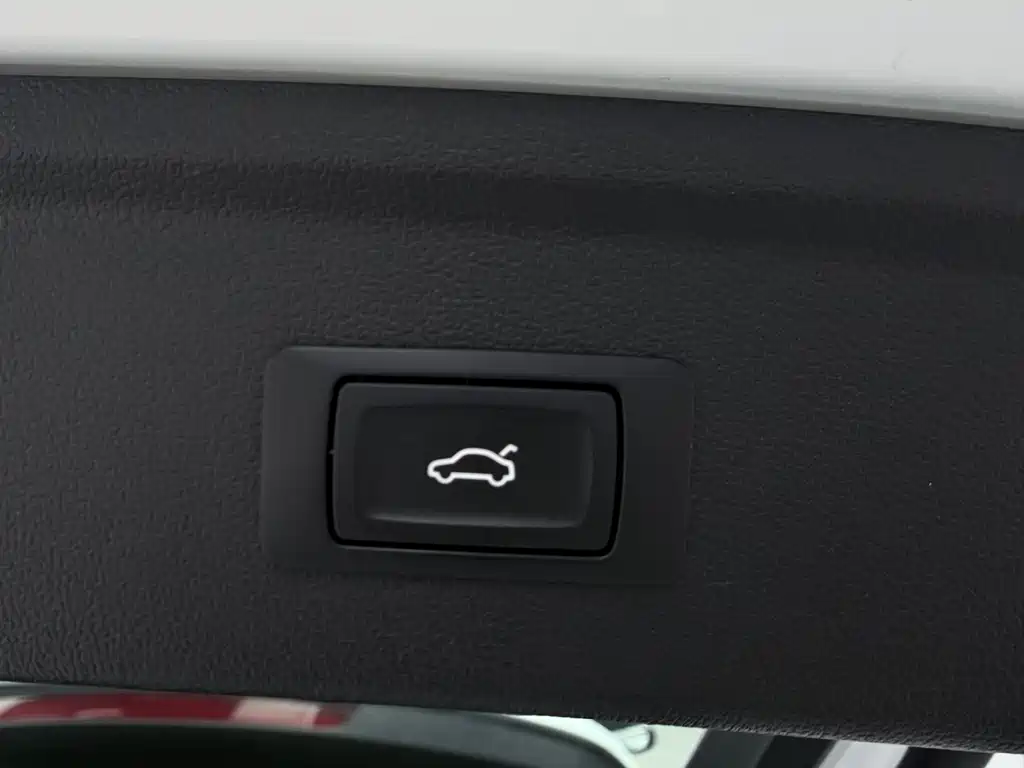 Audi A3 2023 — фото 17